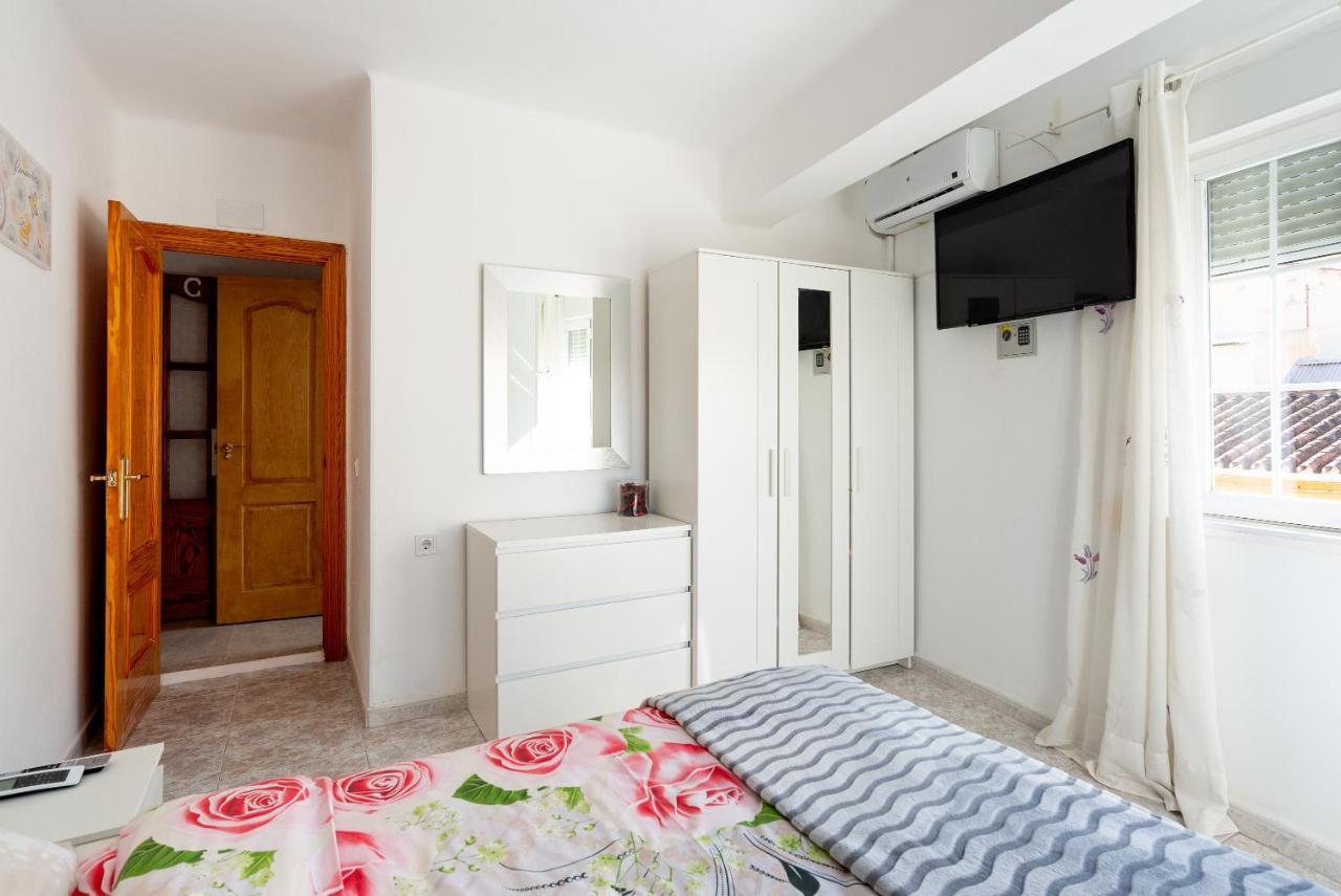 Rooms Breeze & Sun Малага Экстерьер фото