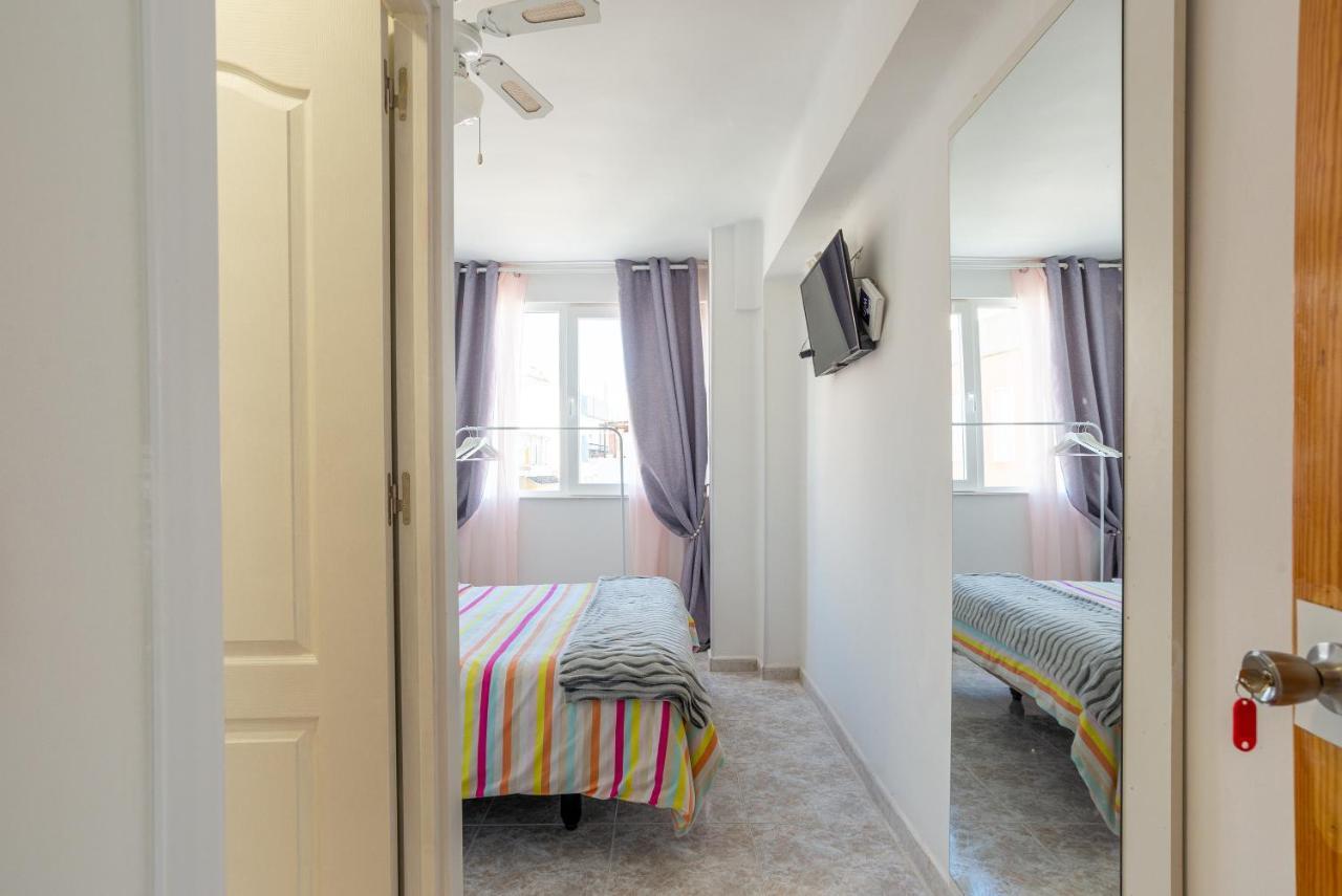 Rooms Breeze & Sun Малага Экстерьер фото