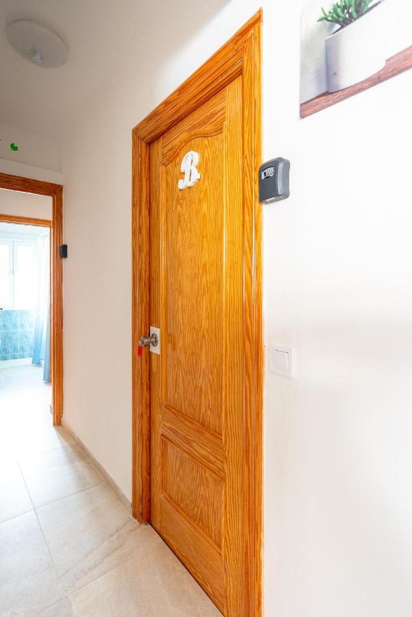 Rooms Breeze & Sun Малага Экстерьер фото